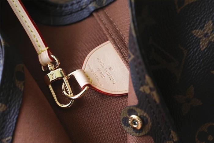 GM Atlantis Crossbody Bag “34*34*13.5CM” 006