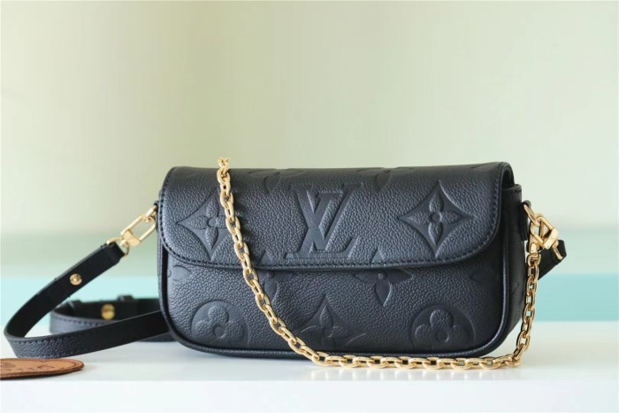 Wallet On Chain lvy “23.5*12*4.3CM” 056