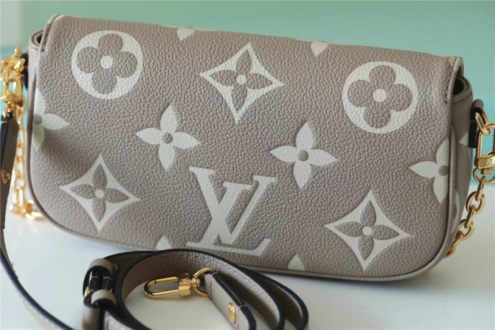 Wallet On Chain lvy “23.5*12*4.3CM” 056
