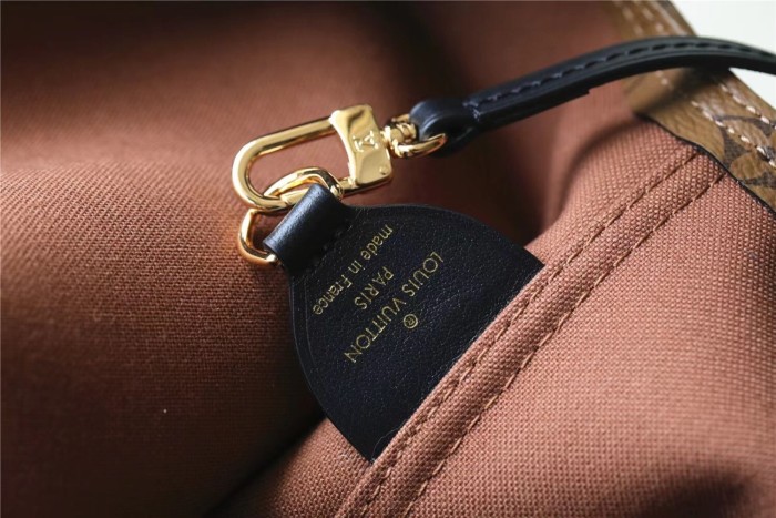 GM Atlantis Crossbody Bag “34*34*13.5CM” 006