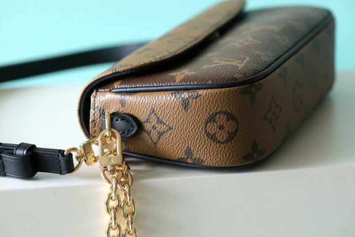 Wallet On Chain lvy “23.5*12*4.3CM” 054