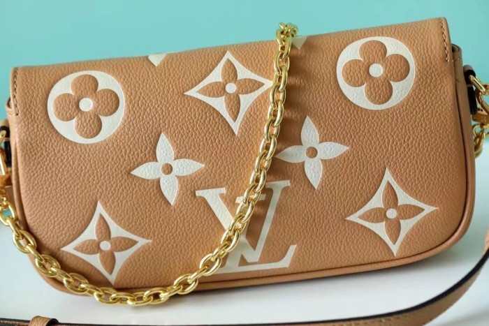 Wallet On Chain lvy “23.5*12*4.3CM” 056
