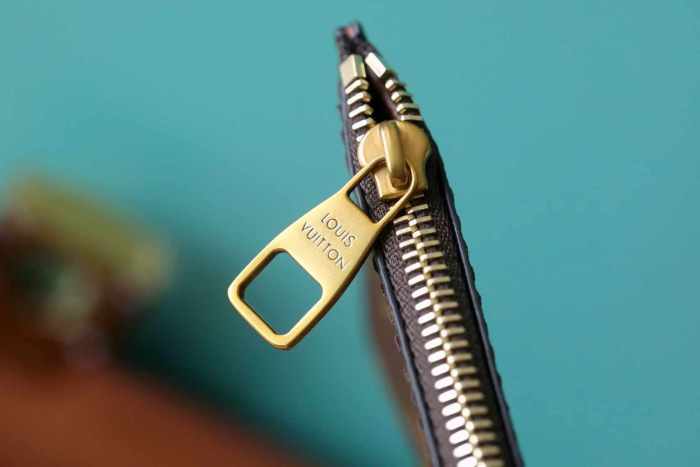 wallet on chain low key “22*13*3.5CM” 056