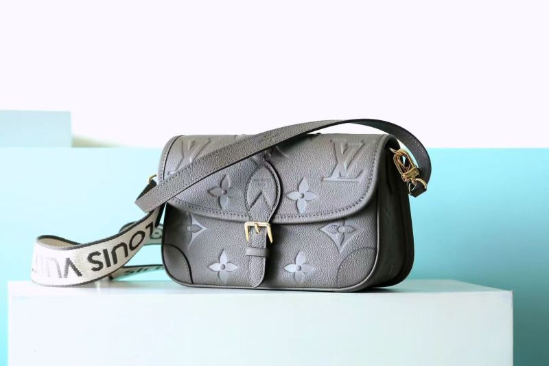 Diane Crossbady Bag “24*15*9CM” 007