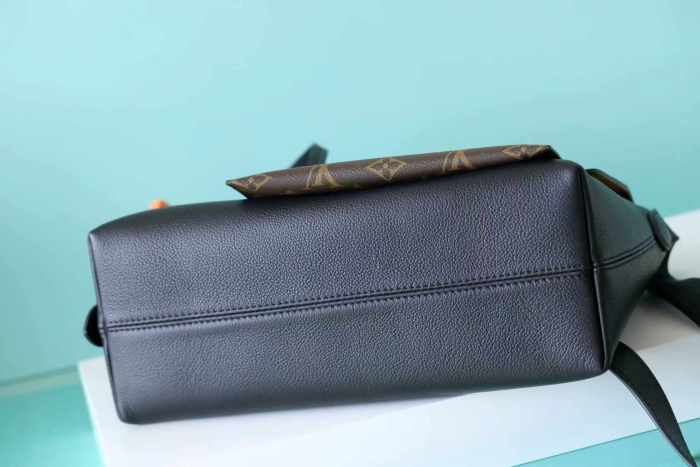 Low Key Messenger “30*18*12CM” 086