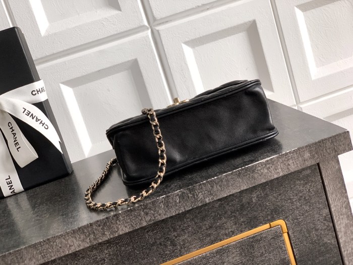 26C Pearl Handle Flap Bag “15x10.5x5.5cm” -046 =