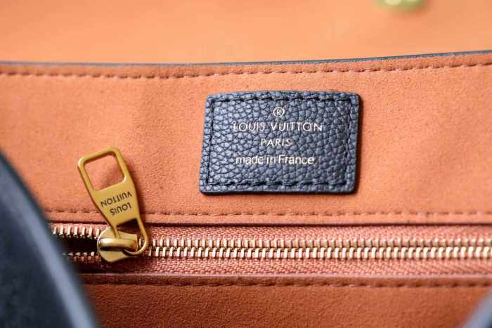 Low Key Messenger “30*18*12CM” 086