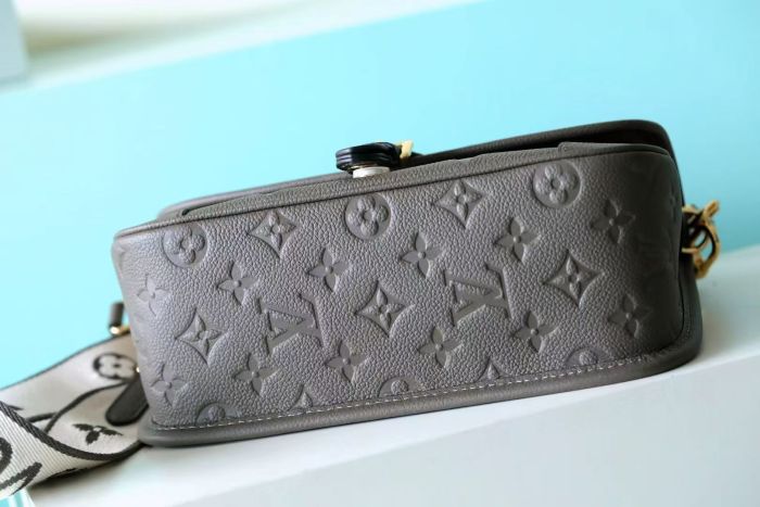Diane Crossbady Bag “24*15*9CM” 007