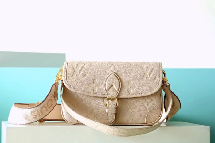 Diane Crossbady Bag “24*15*9CM” 057