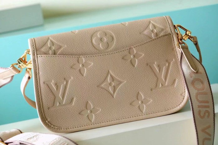 Diane Crossbady Bag “24*15*9CM” 057