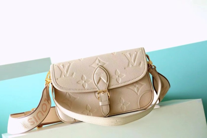 Diane Crossbady Bag “24*15*9CM” 057