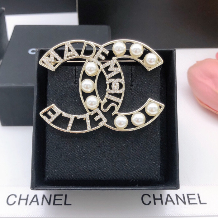 Brooch 05=