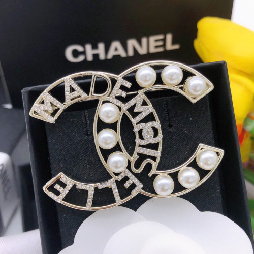 Brooch 05=