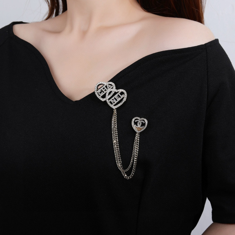 Brooch 07=