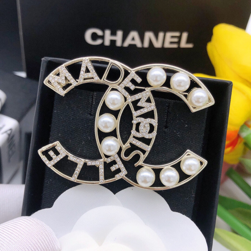 Brooch 05=