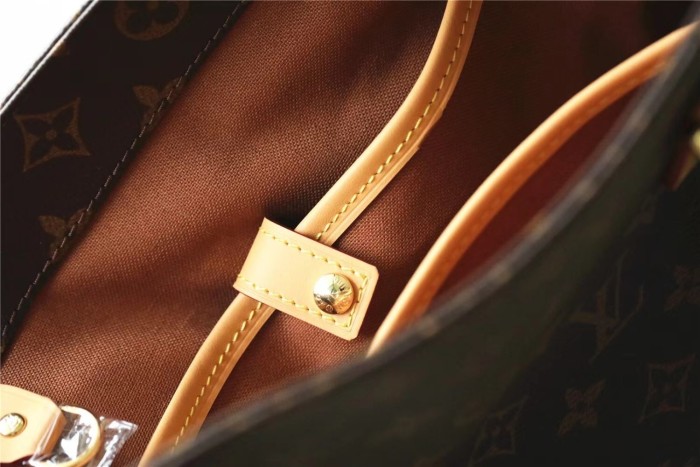 GM Vivian Tote “32*30*11CM” 026