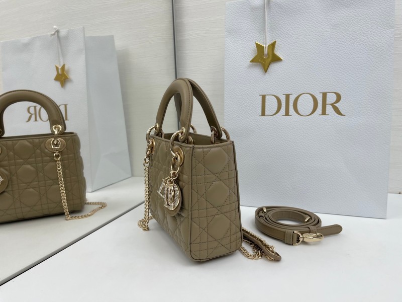 Lady Dior “17 x 15 x 7 cm”-067=