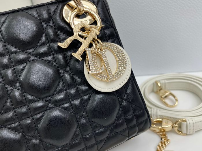 Lady Dior “17 x 15 x 7 cm”-067=