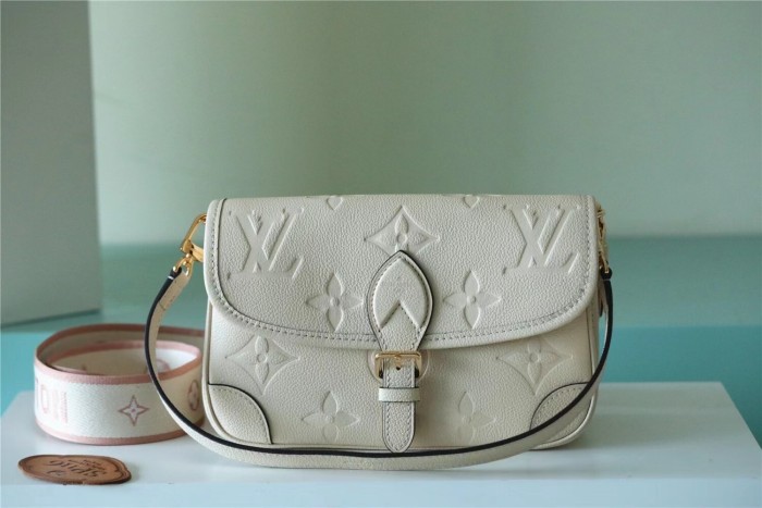 Diane Crossbady Bag “23*16*8.5CM” 097