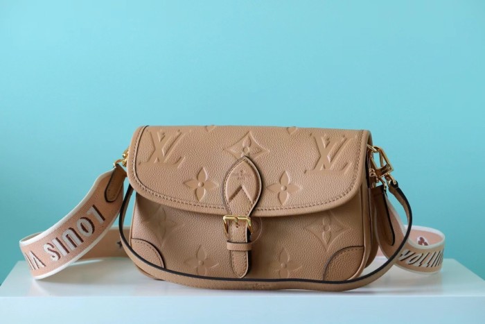 Diane Crossbady Bag “24*15*9CM” 097
