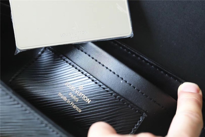 GM Twist Crossbody Bag “23*17*9.5CM” 087