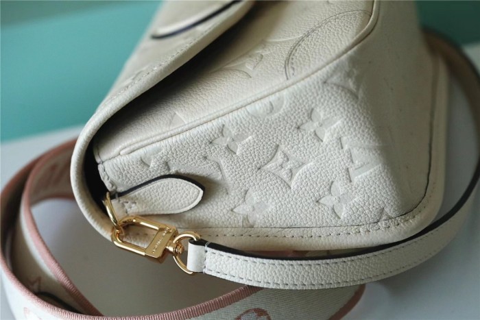 Diane Crossbady Bag “23*16*8.5CM” 097