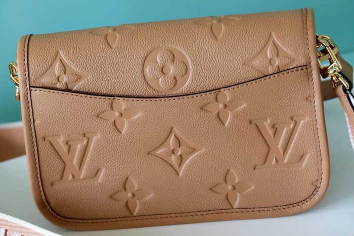 Diane Crossbady Bag “24*15*9CM” 097