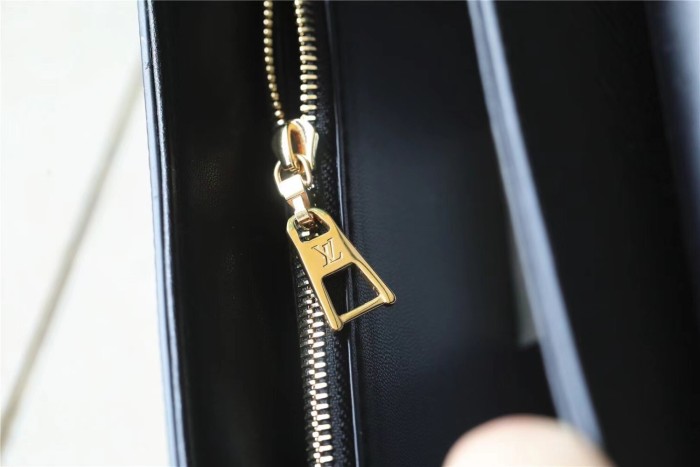 GM Twist Crossbody Bag “23*17*9.5CM” 087