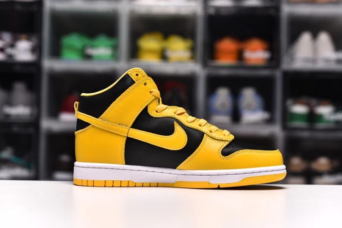 SB Dunk High SP Varsity Maize (Male)39-48=