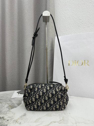 Oblique Bow “20×11×8cm”-064=