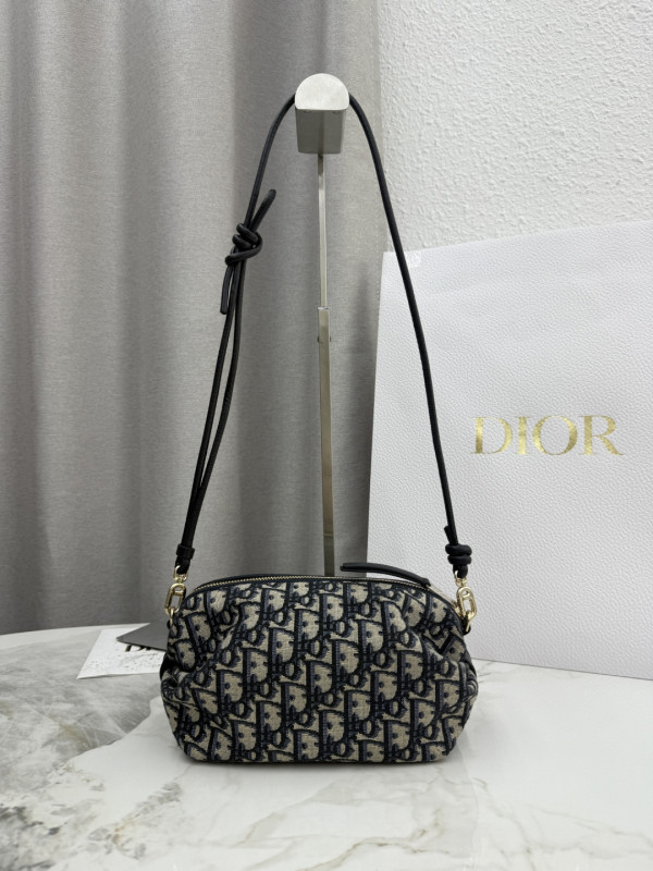 Oblique Bow “20×11×8cm”-064=