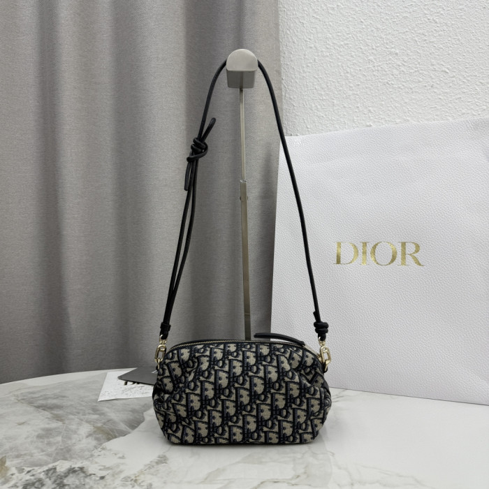 Oblique Bow “20×11×8cm”-064=