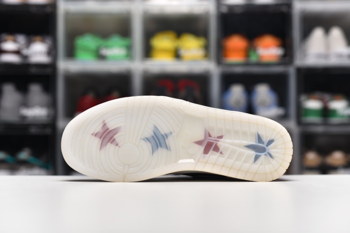 Air Jordan 1 Retro High OG Freeze Out(Unisex)36-47=