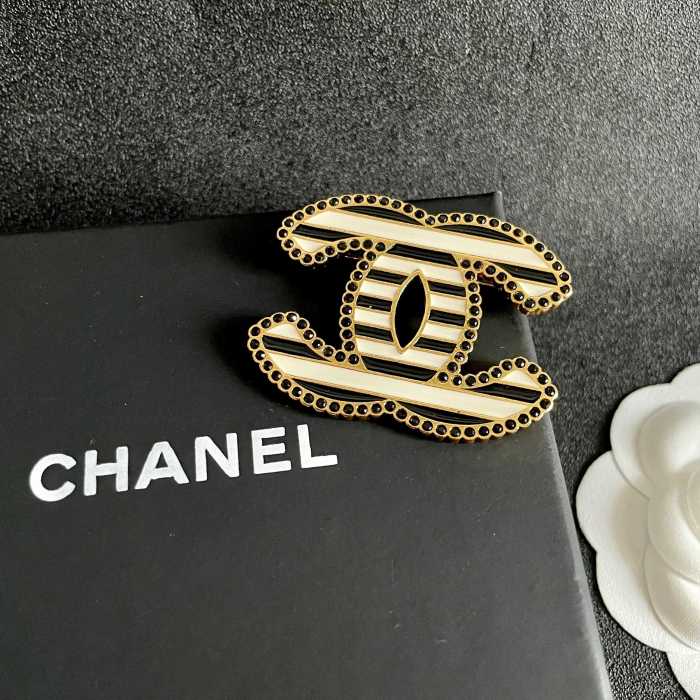 Brooch 09=