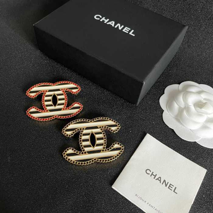 Brooch 09=