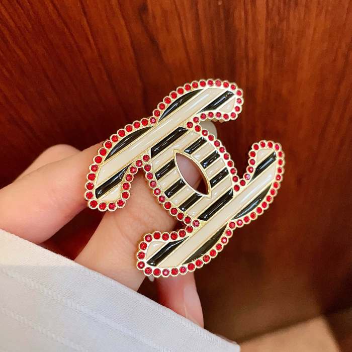 Brooch 09=