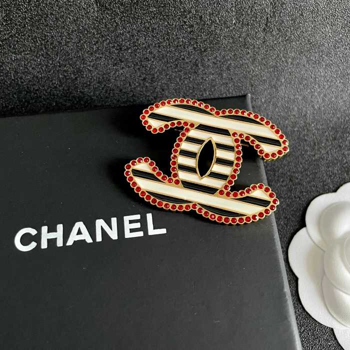 Brooch 09=
