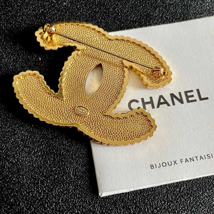 Brooch 09=