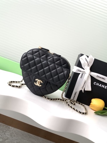22C Heart Bag in Lambskin “18x16.5x6.5cm” -006 =AS3191