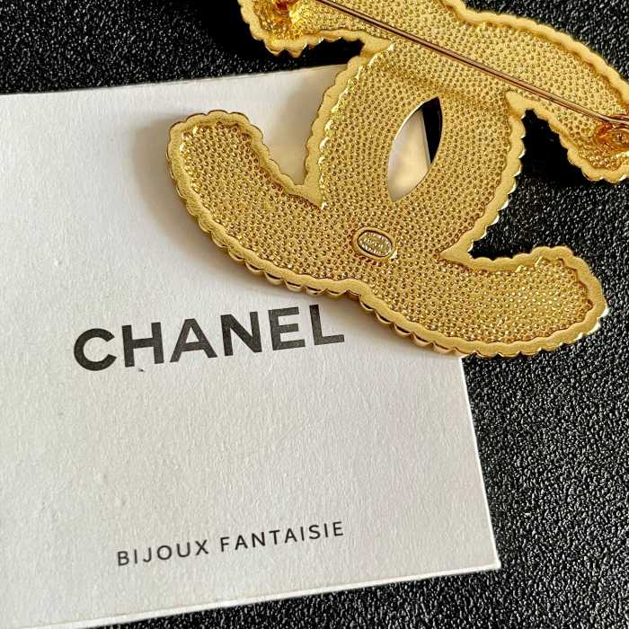 Brooch 09=