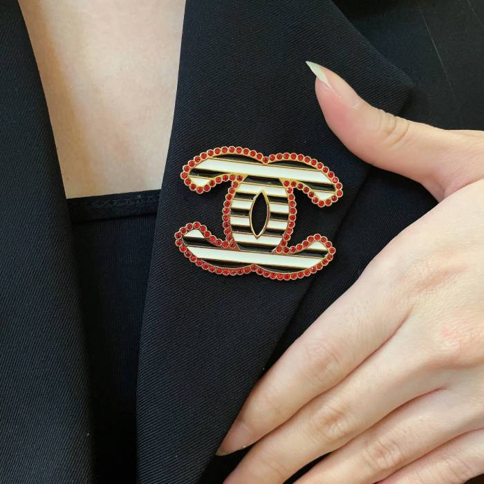 Brooch 09=