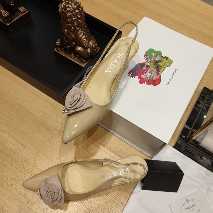 Floral-appliqué patent leather slingback pumps (Female)36-41=