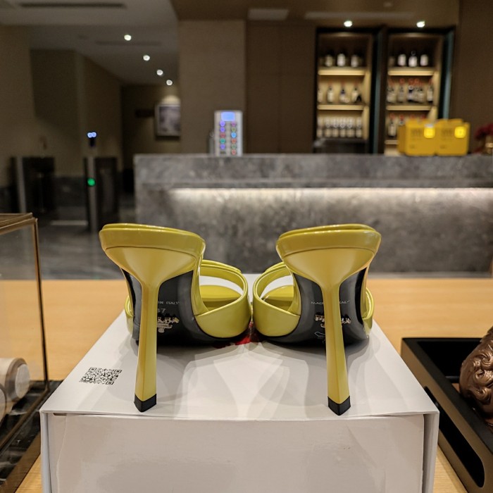 Triangle Logo Mule (Female)36-41=