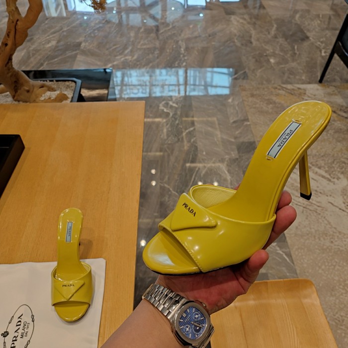 Triangle Logo Mule (Female)36-41=