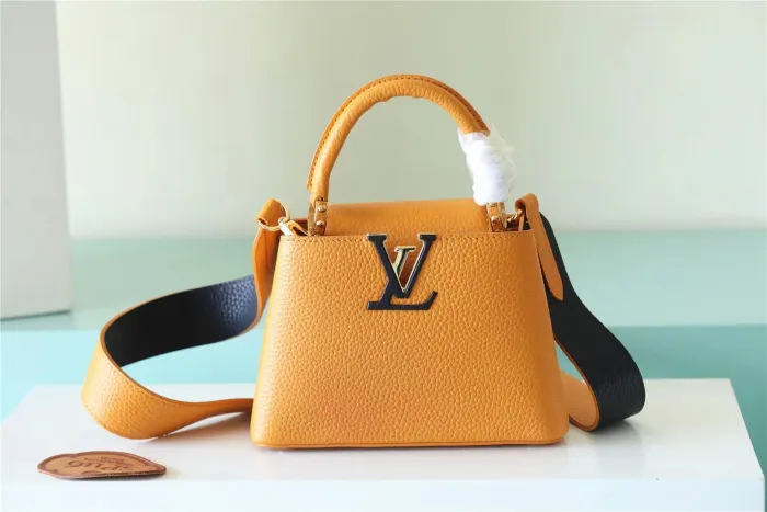 Capucines East West Mini “22*12*8CM” 0501