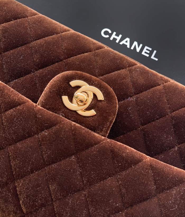 26C Classic Flap Medium Velvet “25.5x16x7cm” -056 =A01112