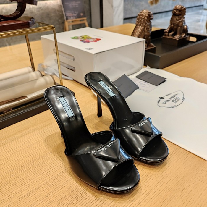 Triangle Logo Mule (Female)36-41=