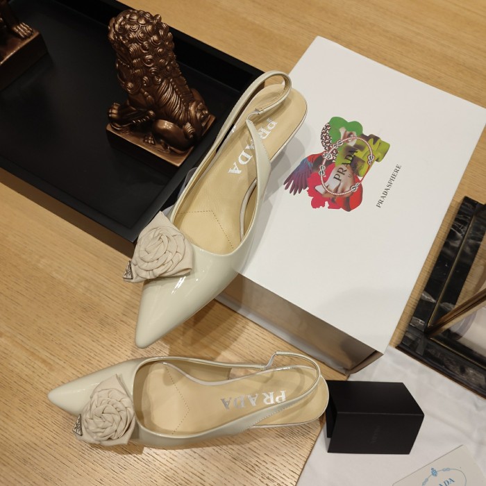 Floral-appliqué patent leather slingback pumps (Female)36-41=