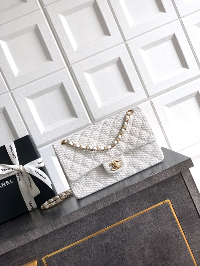 26C Classic Flap Medium Woven Raffia “26x16x7cm” -058 =A01112
