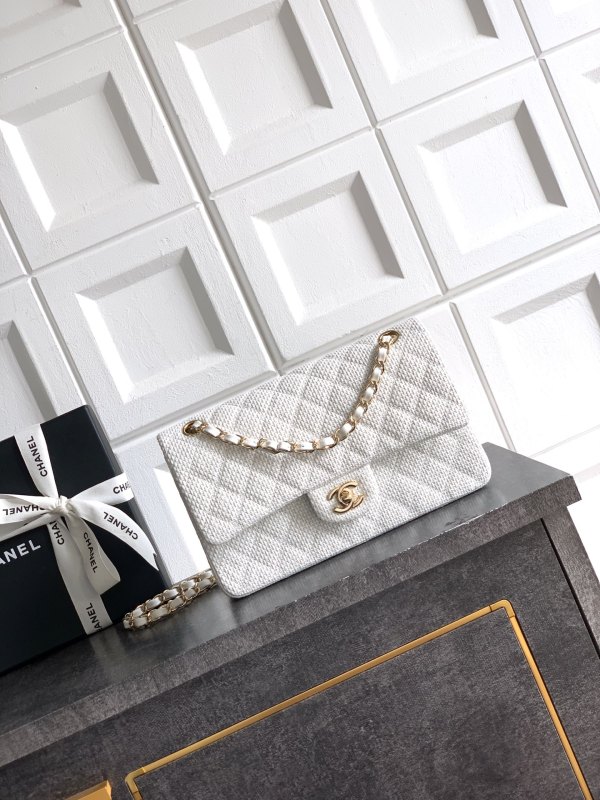 26C Classic Flap Medium Woven Raffia “26x16x7cm” -058 =A01112